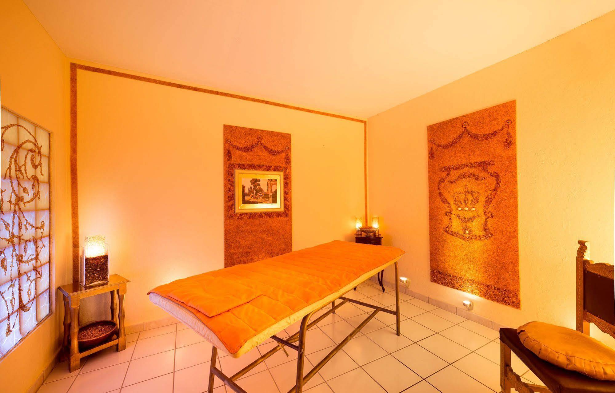 Oasi Castiglione Hotel 4*